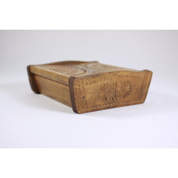 Vintage chip carved wooden card box cigarette box, home office desk tidy - Picture 2 of 10